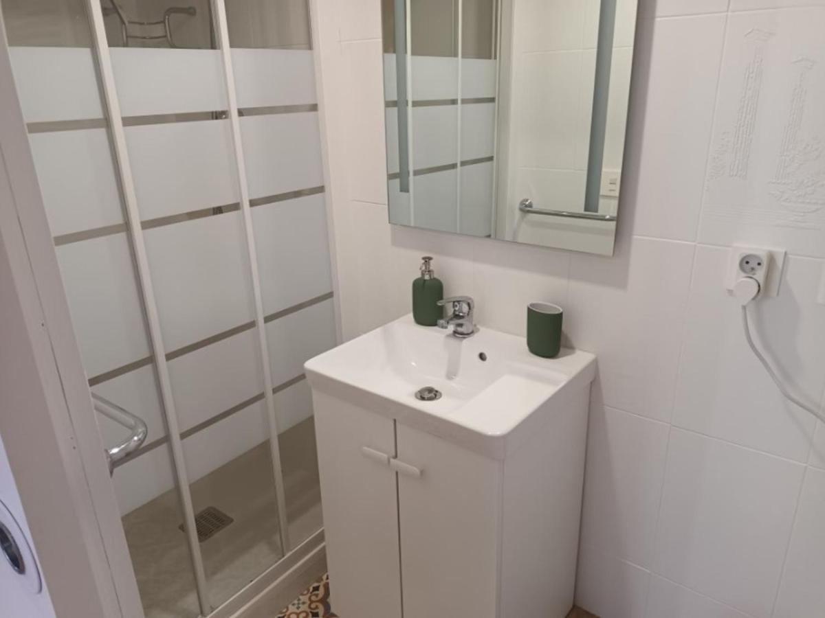 Appartement T2 Renove, Centre-Ville Hendaye, Proche Baie, Sans Ascenseur, Balcon, Calme, Wifi Non Inclus - Fr-1-239-850 Bagian luar foto